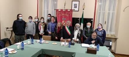 LUSIGLIE' - Sindaco eletto per il terzo mandato: la moglie è il capogruppo dell'opposizione