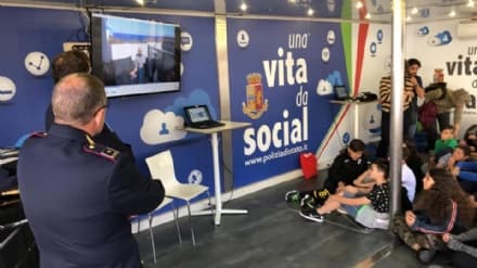 IVREA - Internet sicuro: la polizia incontra gli studenti - FOTO