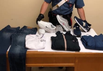 VALPERGA - Senegalese con abbigliamento rubato: denunciato