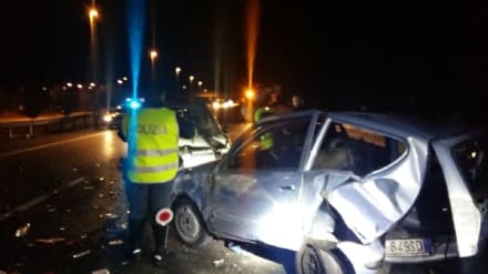 BRANDIZZO - Provoca un incidente e scappa: preso dalla polizia stradale