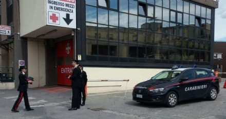 IVREA - Sfregia il volto dell'ex fidanzata con un taglierino: uomo arrestato dai carabinieri