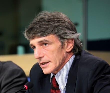 IVREA - Morte di Sassoli: «Un comunista in meno». Bufera sul consigliere della Fondazione del Carnevale costretto a dimettersi