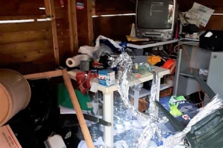 FAVRIA - Idioti sfasciano la casetta di legno del parco Bonaudo