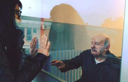 RIVAROLO CANAVESE - Niente visite agli ospiti della struttura, così il covid ha spezzato i legami: l'idea di una «parete degli abbracci»