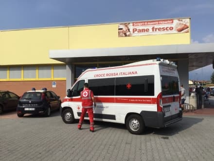 RIVAROLO CANAVESE - Muore mentre fa la spesa, il discount resta aperto: il «caso» diventa nazionale