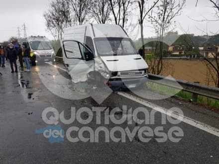 LOMBARDORE - Un altro incidente sulla 460: tre persone in ospedale. Lo scontro tra un furgone e due vetture - FOTO