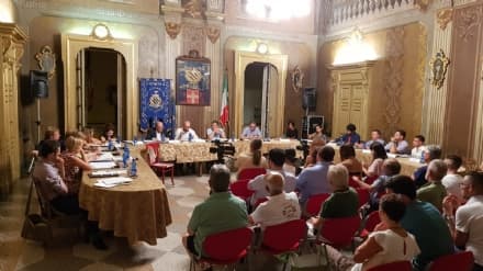 MAI DIRE CONSIGLIO - A Rivarolo volano libri, vaselina e gentilezza - VIDEO