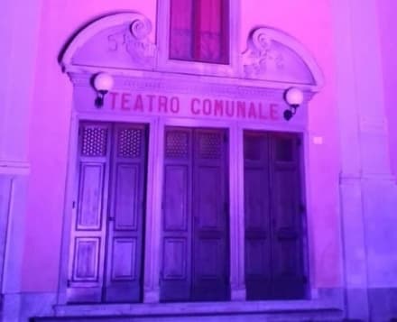 CUORGNE' - Il teatro illuminato di rosa per la prevenzione del tumore al seno