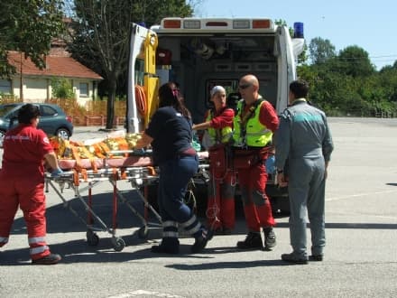 IVREA - Scontro tra due auto sulla statale, cinque feriti