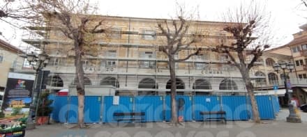 CASTELLAMONTE - Partiti i lavori alla facciata del municipio - FOTO
