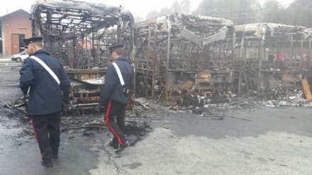 CIRIÈ - Preso il piromane dei bus: ha appiccato il rogo perché non lo facevano salire senza biglietto