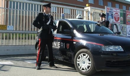 LEINI - Punta il coltello alla cassiera e svaligia il supermarket