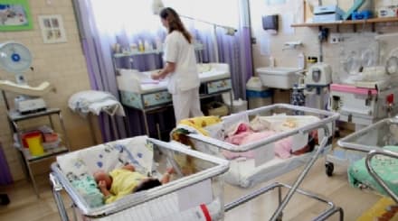 IVREA - La piccola Agnese è la prima nata del 2018 in Canavese