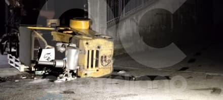 TRAGEDIA A NOLE - Schiacciato da un muletto: vittima un ragazzo di 17 anni - FOTO