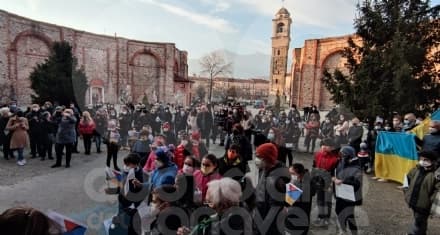 CASTELLAMONTE - Manifestazione contro la guerra in Ucraina. Il sindaco Mazza: «Disponibili ad accogliere profughi» - FOTO e VIDEO