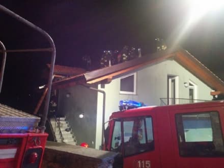 PONT - Fiamme in una villetta: intervengono i vigili del fuoco