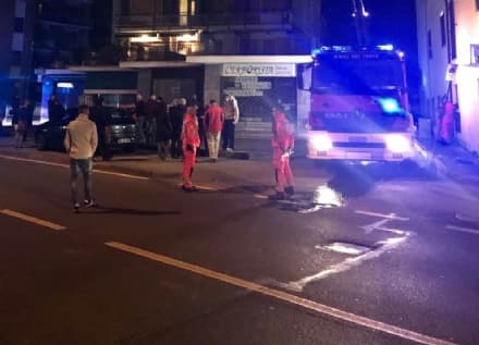 IVREA - Fiamme all'ultimo piano in Via Torino