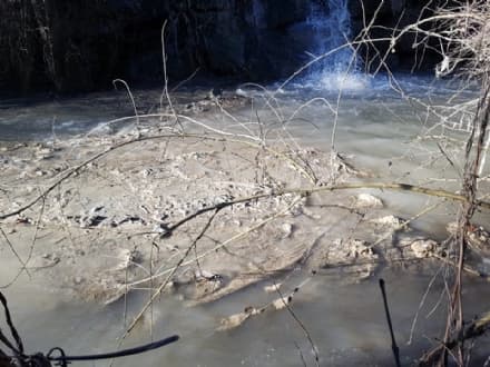 RIVAROLO - Per il Comune nessun allarme ambientale: «Nel torrente Orco non scarica nessuna fognatura»