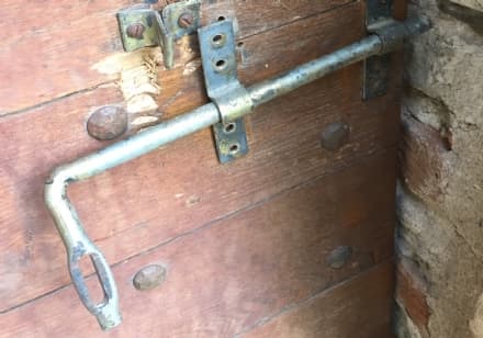 BOLLENGO - Vandali contro la chiesa dei Santi Pietro e Paolo