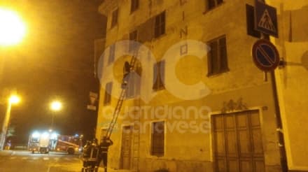 CASTELLAMONTE - Forte vento, crollano infissi e calcinacci dal vecchio mulino in pieno centro - FOTO