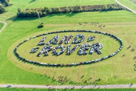 LEVONE - Land Rover da record: la maxi scritta è realtà - VIDEO