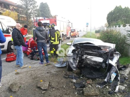 FELETTO - Grave incidente sulla ex statale 460: due ragazzi in ospedale - FOTO e VIDEO