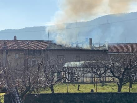 FORNO - Incendio devasta una casa in via Carlo Alberto - FOTO
