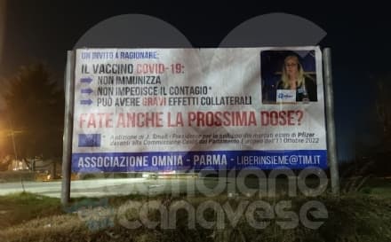 RIVAROLO CANAVESE - Manifesto no vax vicino alla piazza del mercato