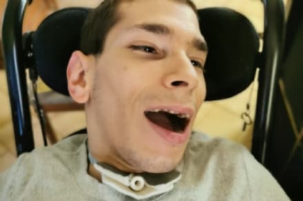 STRAMBINO - Raccolta fondi su GoFundMe: «Aiutiamo Jonathan a vivere meglio la sua disabilità»