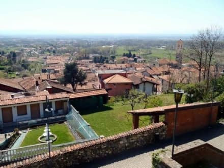 CUCEGLIO - Il paese ricorda i suoi indimenticati parroci