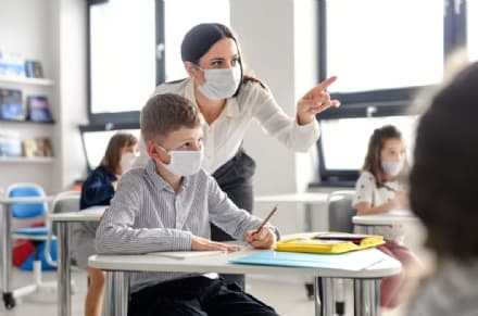 COVID - Studenti positivi nelle scuole: cambiano le regole per gestire tamponi e quarantena
