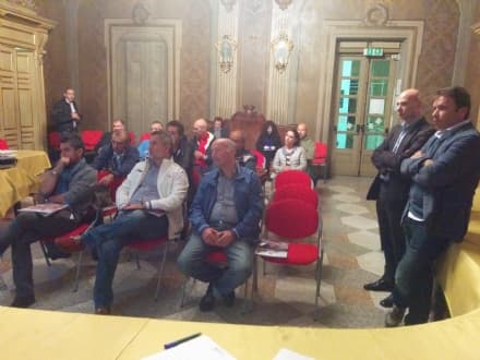 RIVAROLO - L'album delle figurine regala i defibrillatori