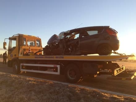 FAVRIA - Auto contro pullman Gtt: un ferito in ospedale