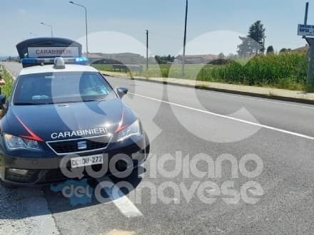 BOSCONERO - Si lancia da un'auto in corsa lungo la statale 460: 24enne ricoverato in ospedale