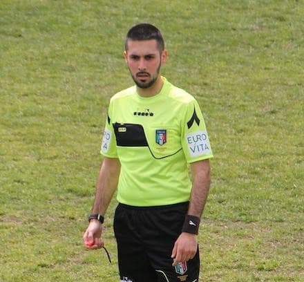 TRAGEDIA DI VOLPIANO - Arbitri con il lutto al braccio per ricordare Loris Azzaro, morto ad appena 26 anni sull'autostrada Torino-Aosta