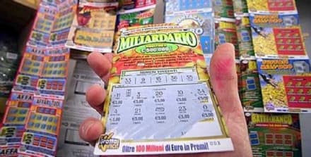 BANCHETTE - Vince due milioni con un biglietto di appena 10 euro