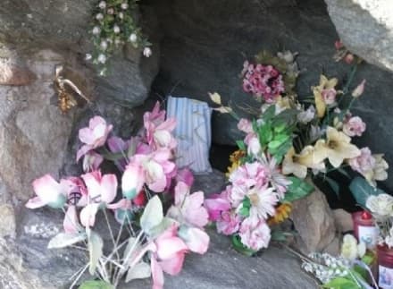 CANISCHIO - Madonnina decapitata: il Cai Cuorgnè ne posa una nuova