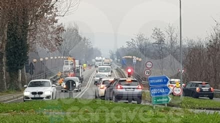 RIVAROLO CANAVESE - Lavori sul ponte dell'Orco e semaforo troppo corto: lunghe code sulla provinciale per Ozegna