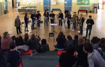 FORNO - A scuola con «Pierino e il Lupo» e la Filarmonica Fornese