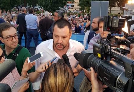 IVREA - Una folla in piazza per Salvini: «E' ora di mandare a casa il Pd» - FOTO e VIDEO