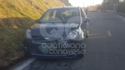RIVAROLO - Incidente stradale con auto pirata: l'automobilista non si ferma e scappa. Caccia a una Opel blu