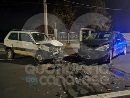 BUSANO - Scontro frontale sulla provinciale per Valperga: una ragazza ferita - FOTO