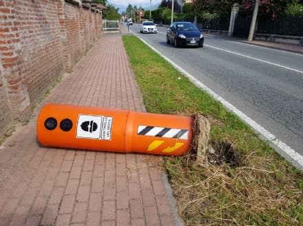 RIVAROLO CANAVESE - Abbattuti nella notte due velo-ok di corso Indipendenza - FOTO