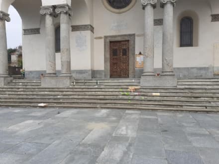 BELMONTE - La «Notte prima degli esami» finisce con la spazzatura buttata sul sagrato del Santuario