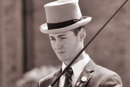 PAVONE CANAVESE - Lacrime e dolore per Matteo: aveva solo 26 anni. E' morto mentre andava al lavoro