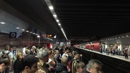 CANAVESANA - Treno cancellato e pendolari a piedi: ancora disagi