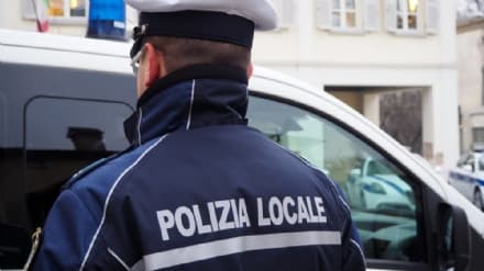 CHIVASSO - Alcol a minorenni, blitz della Polizia locale: multati due locali
