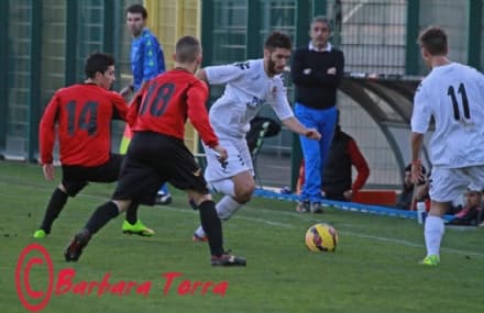 CALCIO, ECCELLENZA e PROMOZIONE - L'Ivrea vince ancora. Tante gare rinviate