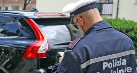 IVREA - Da lunedi si pagano i parcheggi e torna la Ztl in centro