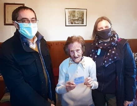 CASTELLAMONTE - Ex allievi del Faccio: tessera numero 100 per i 101 anni di Delfina